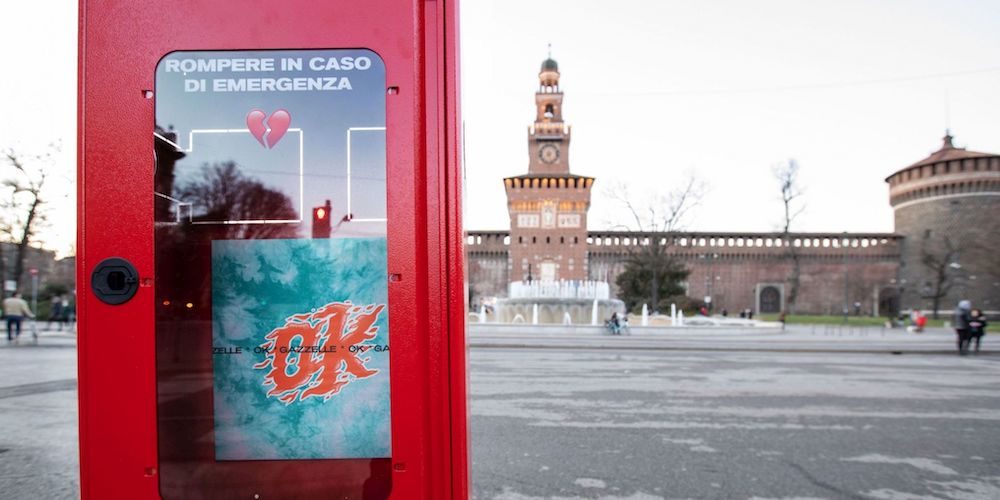 Gazzelle, a Milano spuntano i vinili di OK dentro alle cassette  antincendio - ExitWell